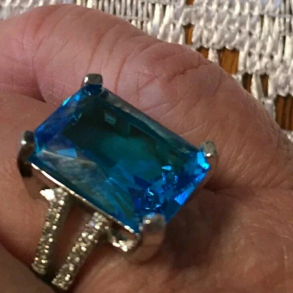 Estate Genuine Deep Blue Topaz in .925